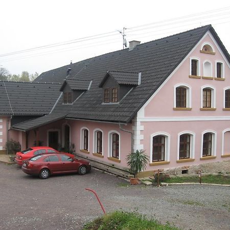 Penzion U Pesiku Cerveny Kostelec Exterior photo