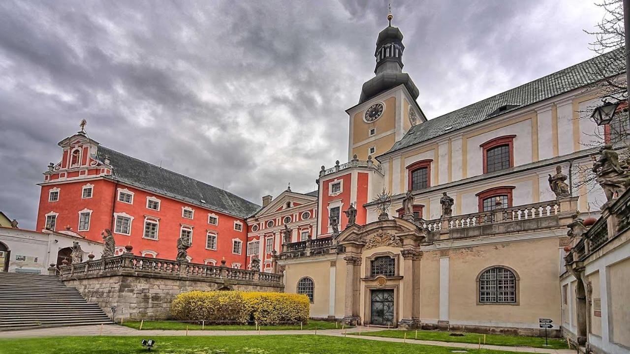 Penzion U Pesiku Cerveny Kostelec Exterior photo