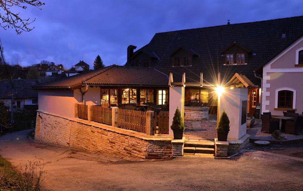 Penzion U Pesiku Cerveny Kostelec Exterior photo